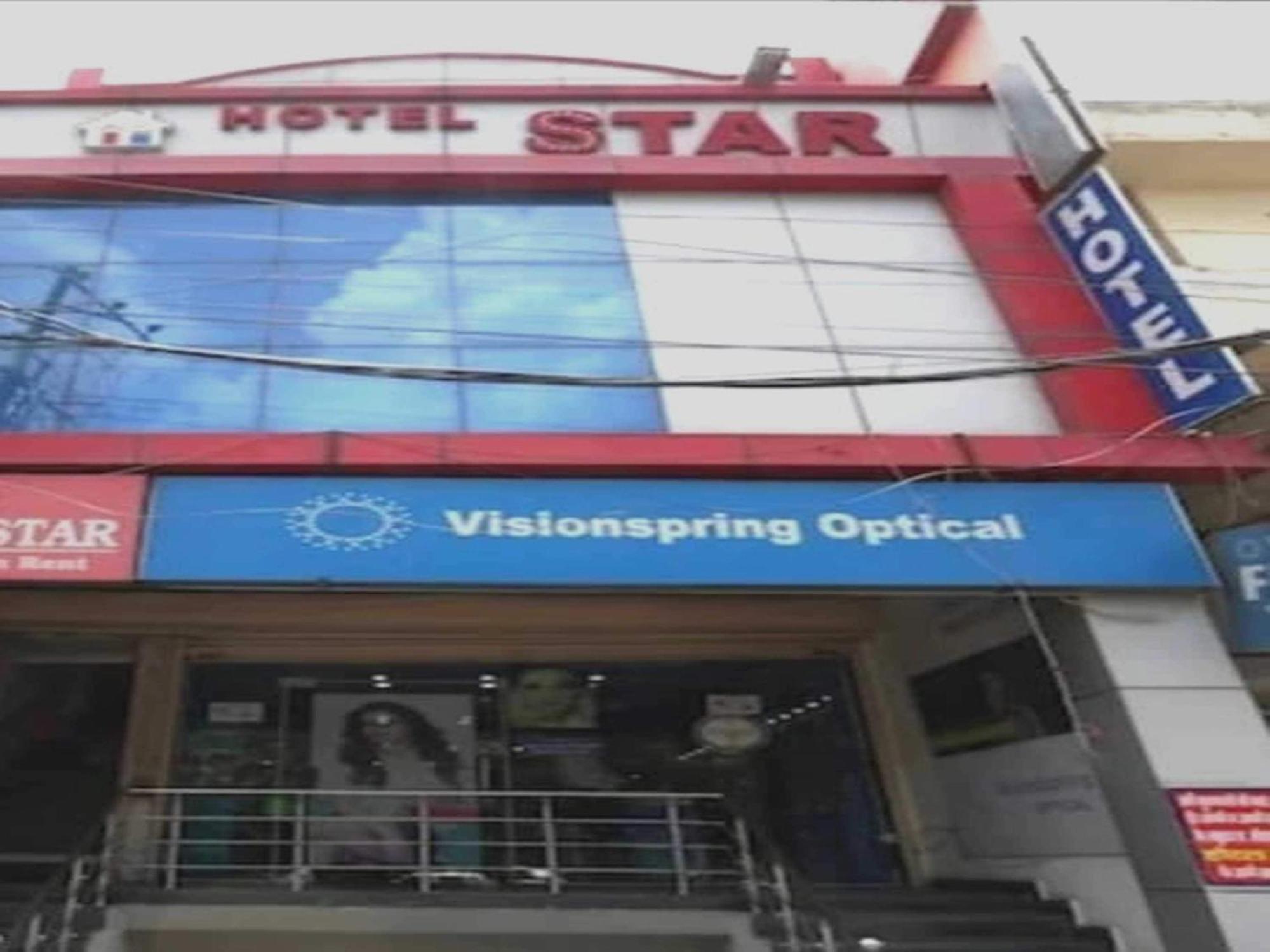 OYO 15481 Hotel Star Karnāl Exterior foto